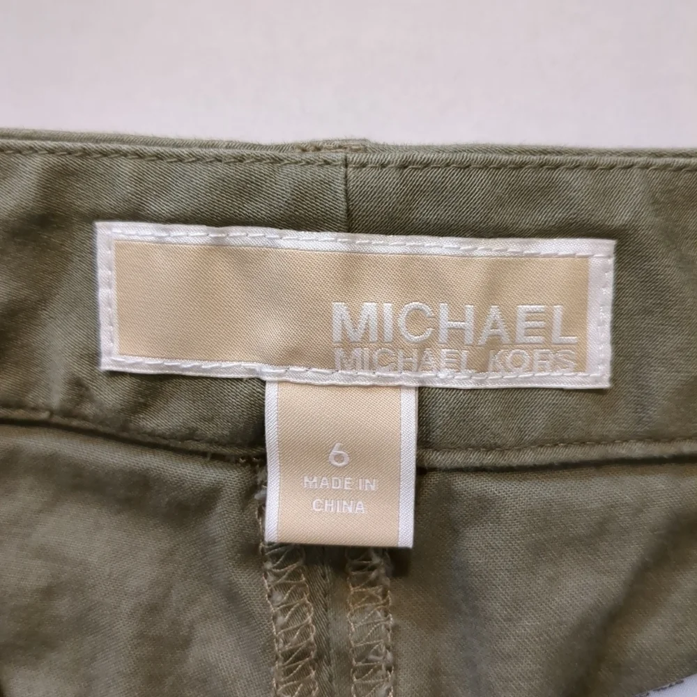 Michael Kors green Bermuda zipper pocket shorts , size 6